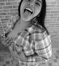 lucy_rosse69's Offline Chat Room