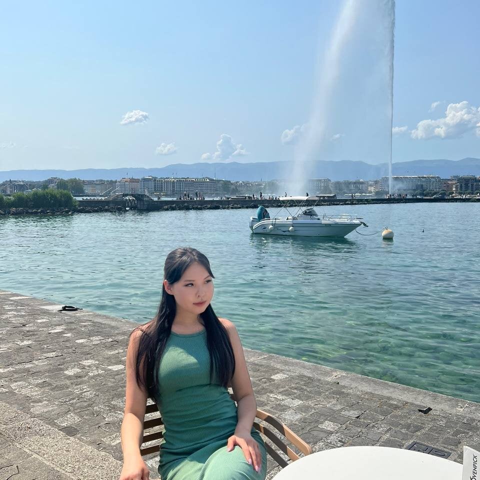 EllaDaviss live cam model at StripChat