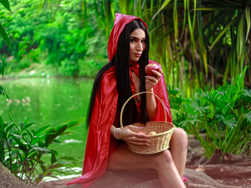 Live sex webcam photo for LisaReiid18 #289644346