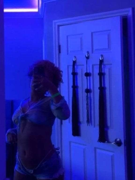 mswhispersoles webcam profile - Malawian