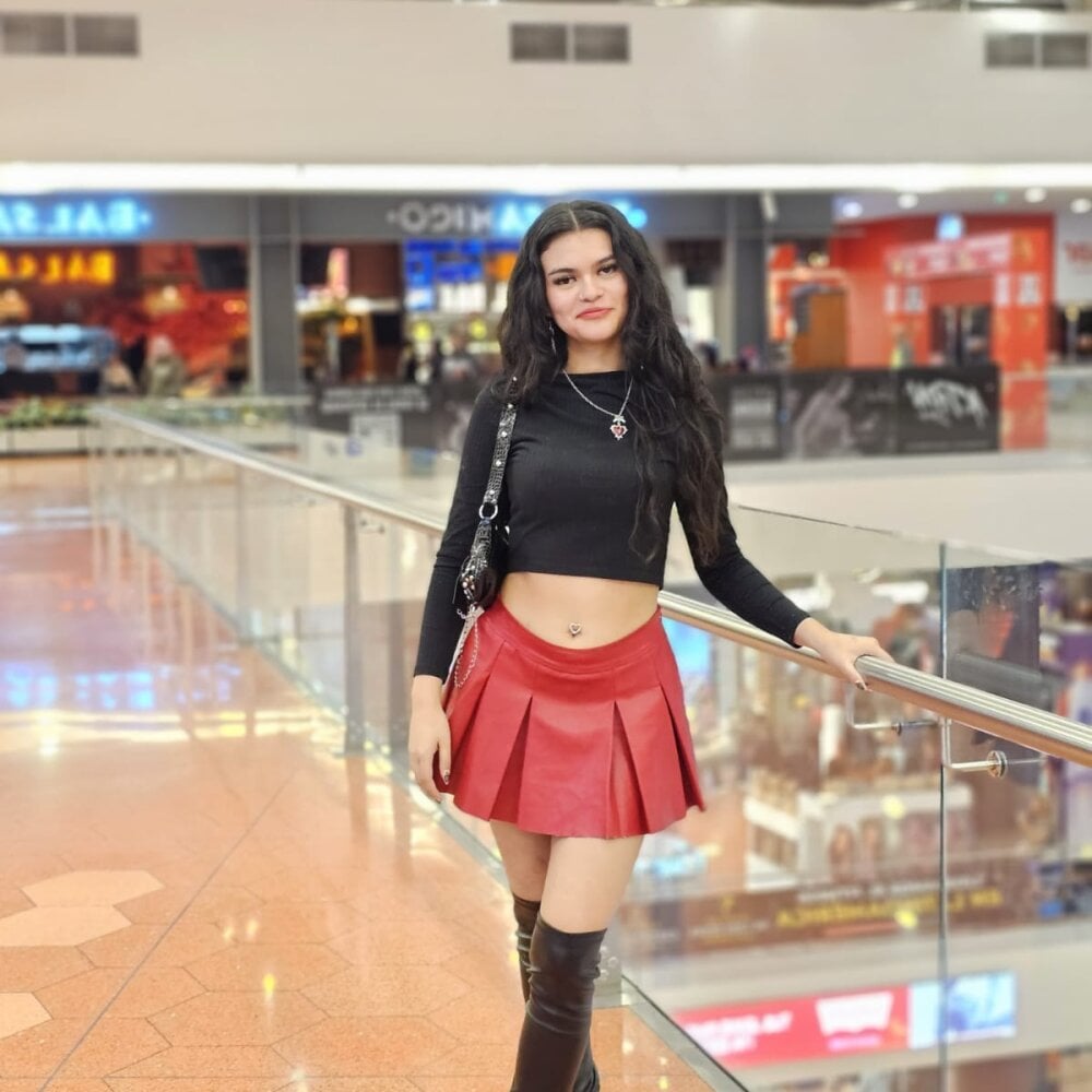 cam-performer.com cutemma_ livesex profile in white cams