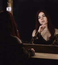 RedRossee's Offline Chat Room
