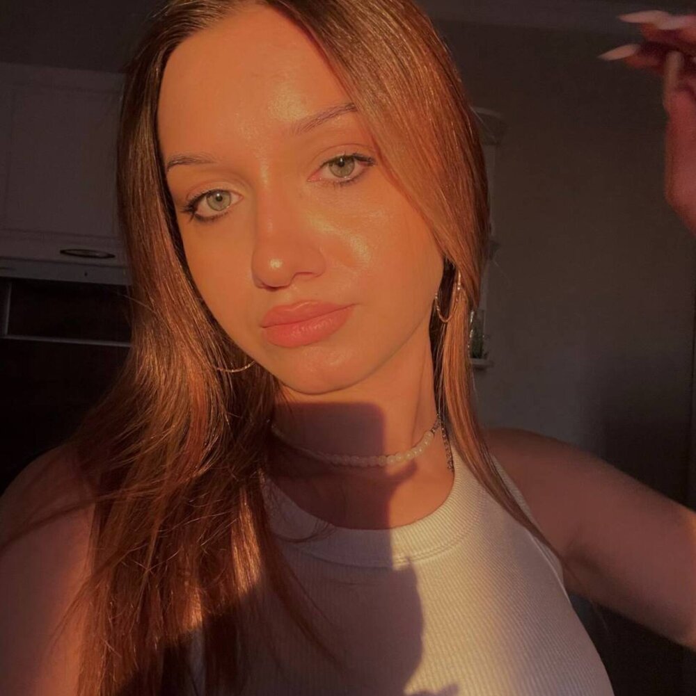 tina_brow from stripchat