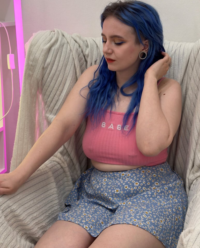 mega-camsex.net aleksadivine livesex profile in in-the-class-room cams
