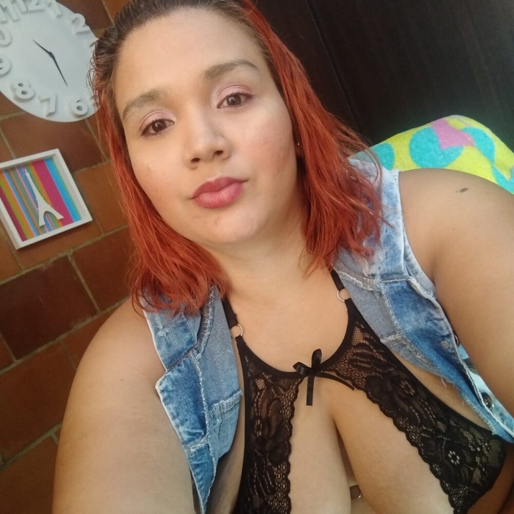 Watch  carolina_escobar_ live on cam at StripChat