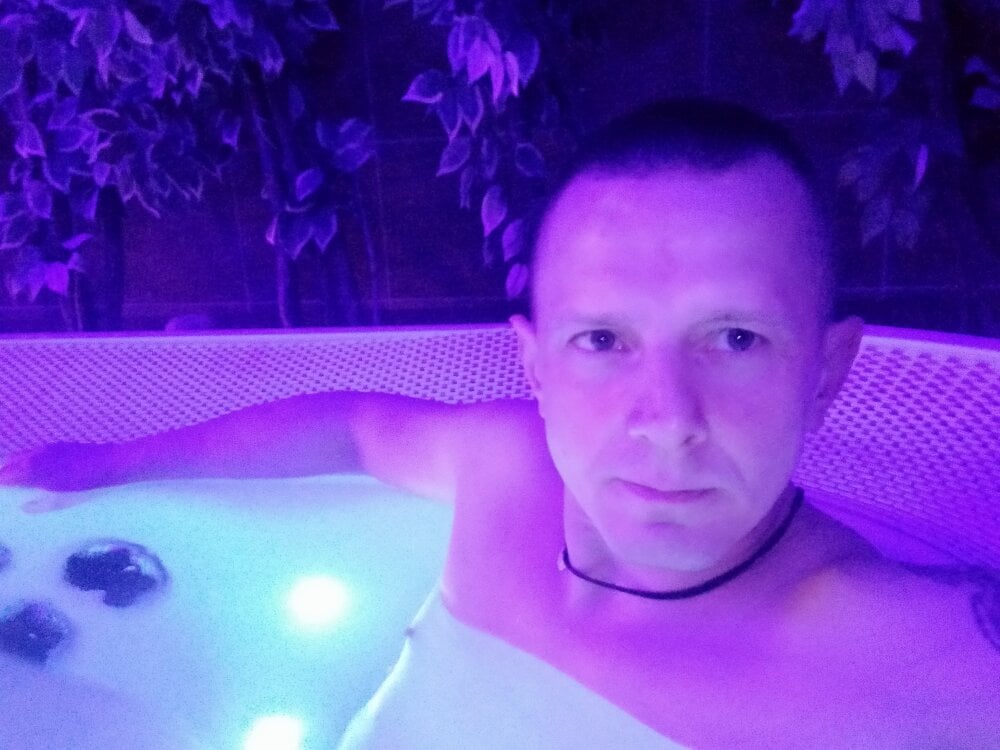luka83_ from stripchat