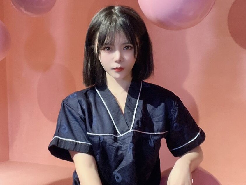 Live sex webcam photo for EvaYves #288325008