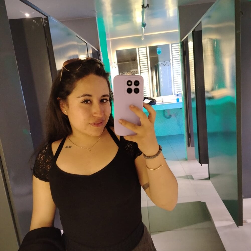 xxx-topcamgirls.com tiphany_tay livesex profile in where-its-always-good cams