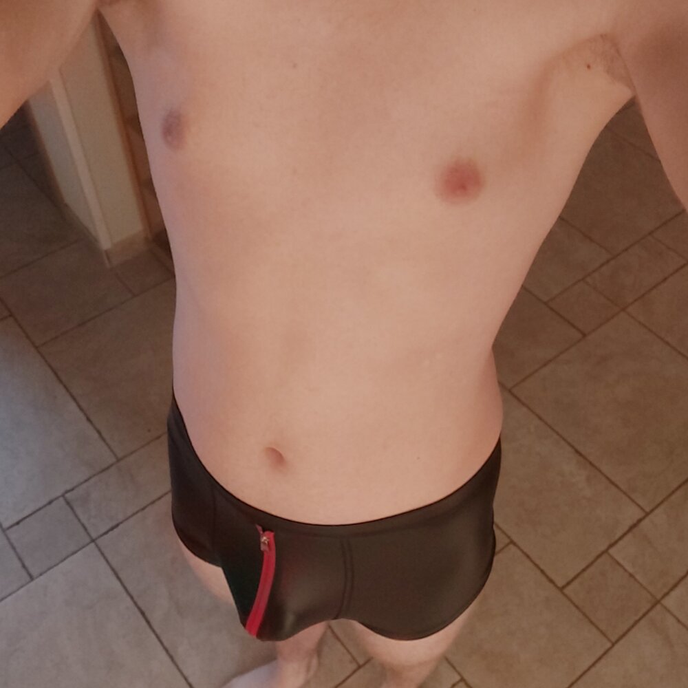 Tobias6998's Offline XXX Chat