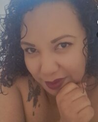 Hotmorenabella53's Offline Chat Room