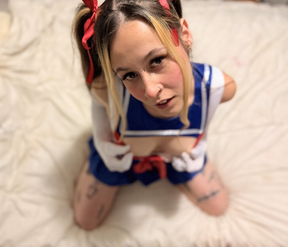 inked_snow_muse from stripchat