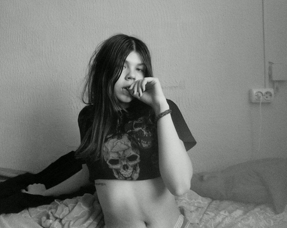 sleekcams.com linavox livesex profile in in-a-place-with-many-ice-cream-and-sweet-things cams