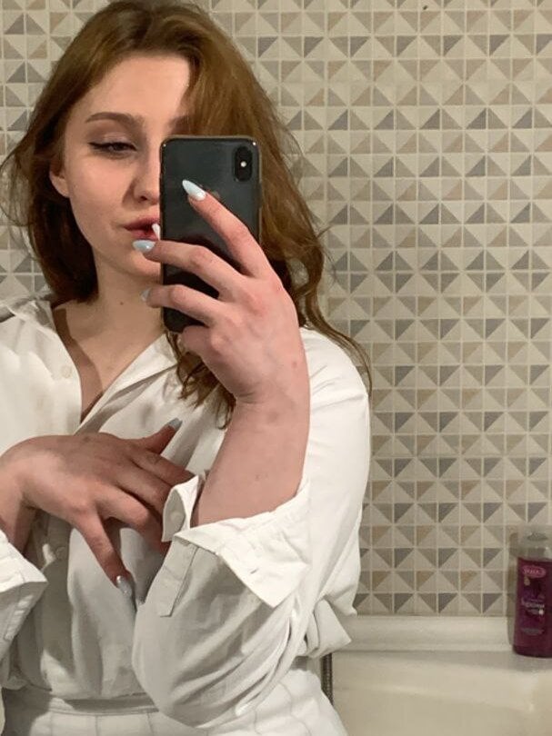 Live sex webcam photo for StrawberryBell #289614737