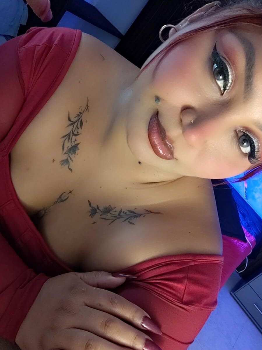 Halleyrosse's Offline XXX Chat