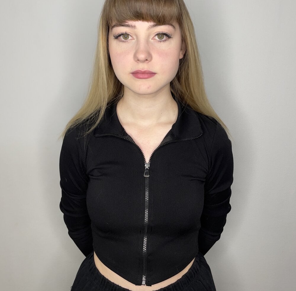 pornsexycams.com yukikocarlis livesex profile in white cams