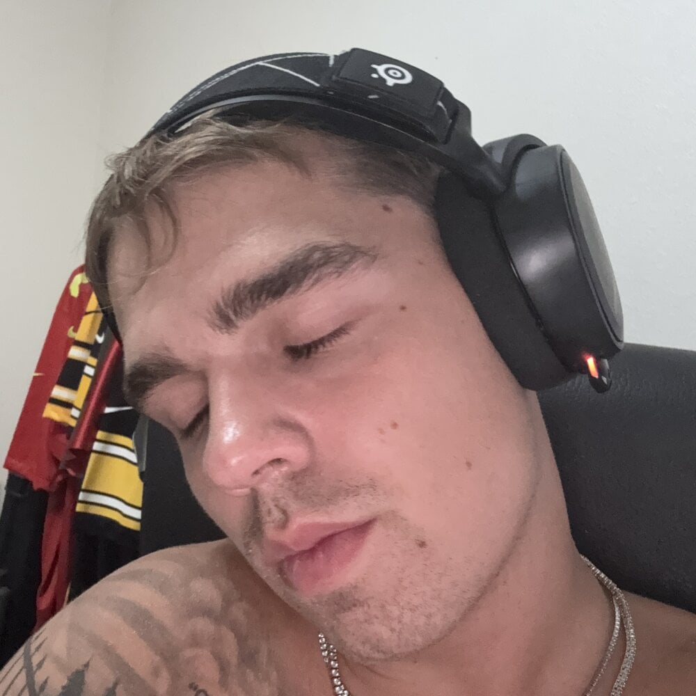 bigdickdilly7_7's Offline Chat Room