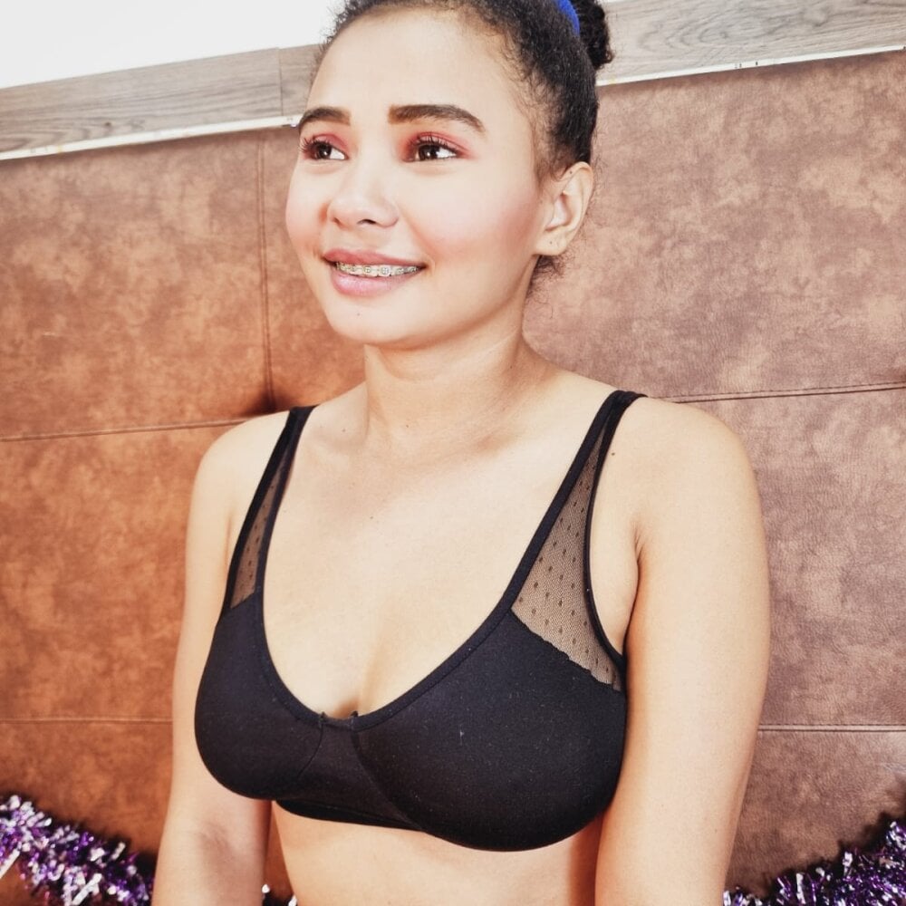 DulceNaomi profile