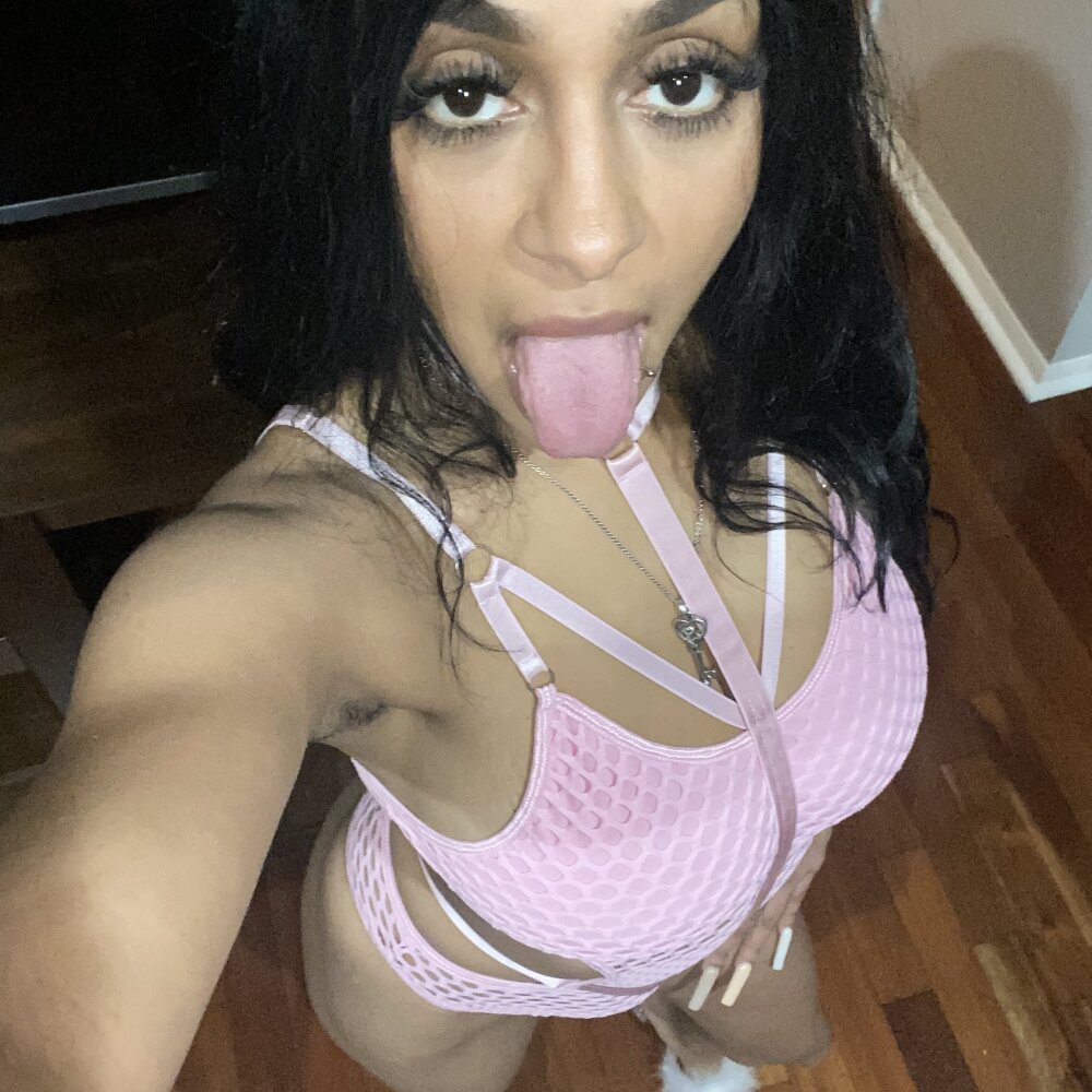 Live sex webcam photo for Daddysub666 #289909633