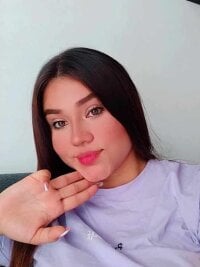 cora_johnson's Offline Chat Room