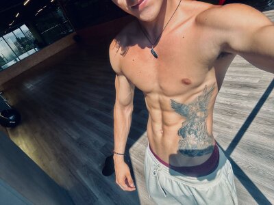 Paradise_boy_s Live Cam on StripChat