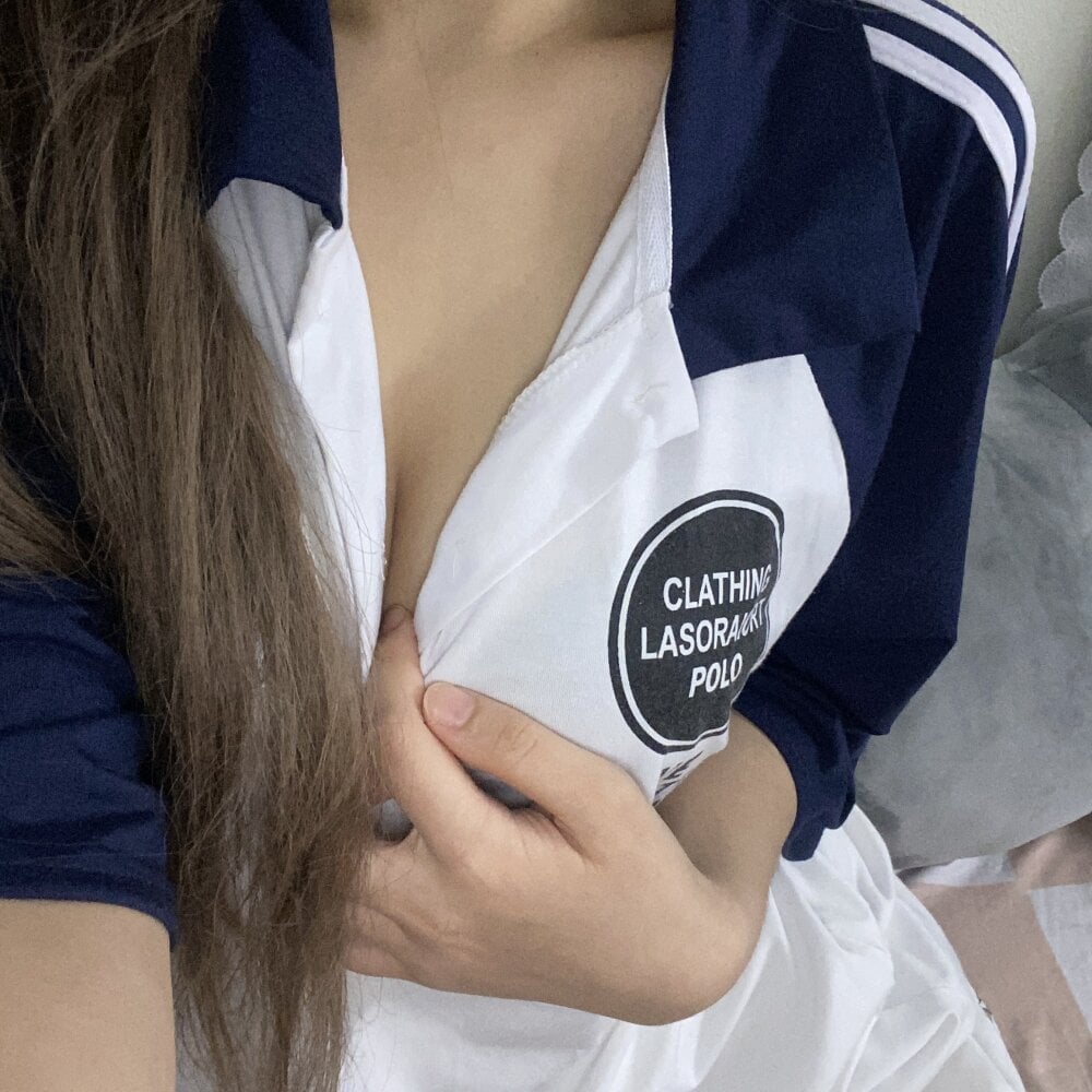 Live sex webcam photo for Jennifer_ss #288173623