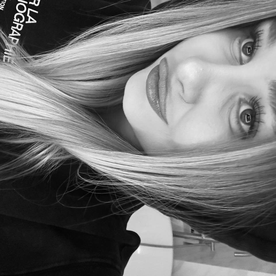 KarolinaHerrera_ Offline XXX-chat