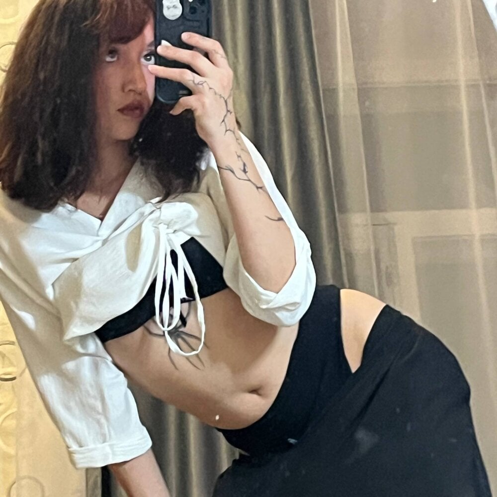 mega-camsex.com raylli_jorden livesex profile in granny cams