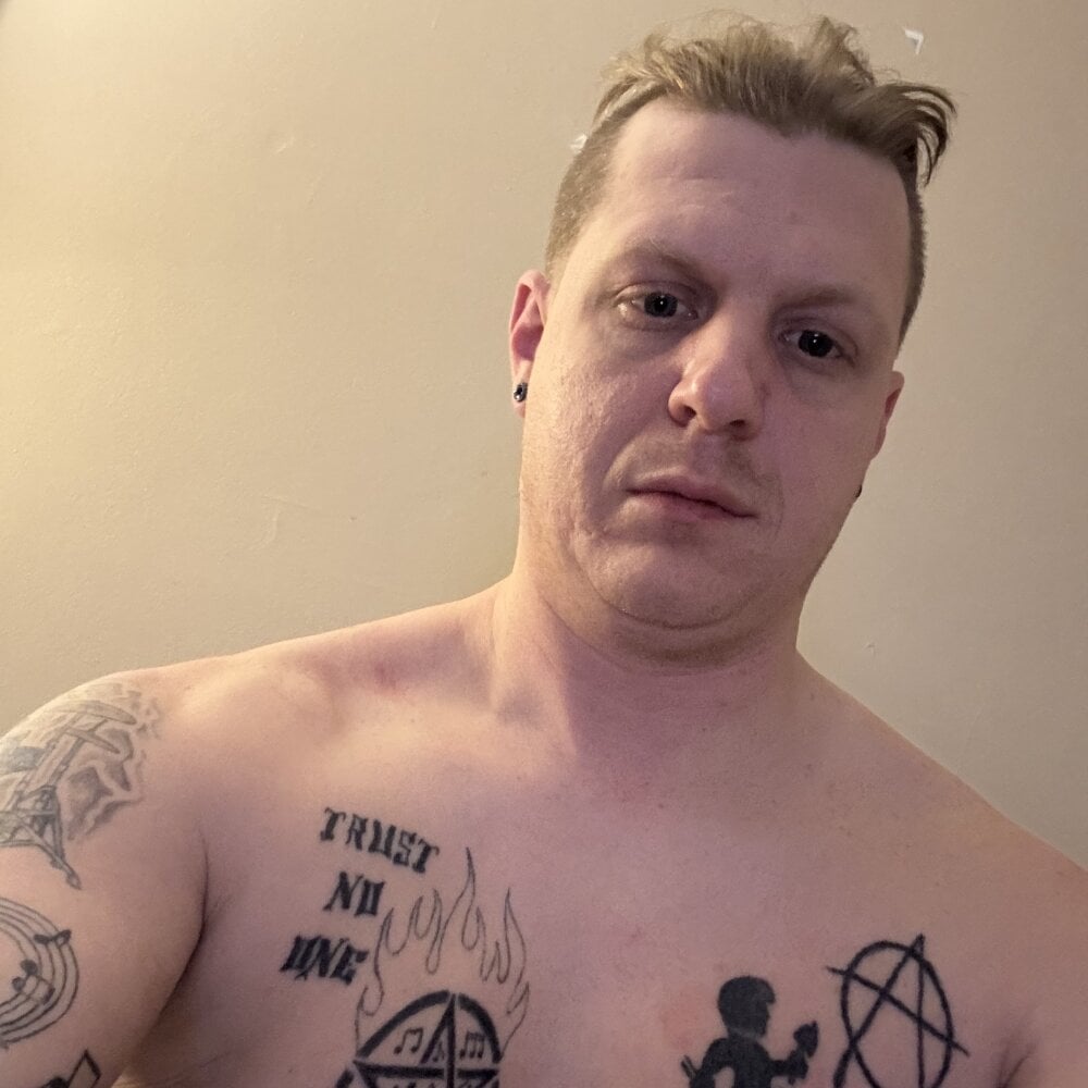 BIGCOCKMETALDRUMMER87's Offline Chat Room