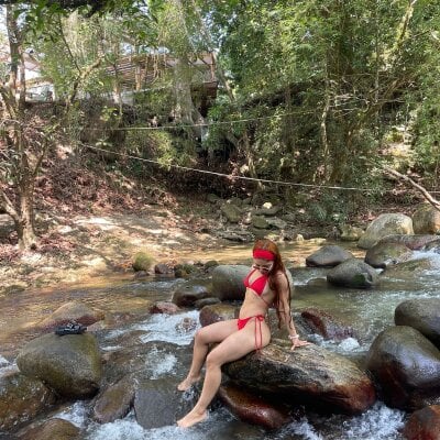 Everyh__ Female Bigasslatin Webcam Striptease