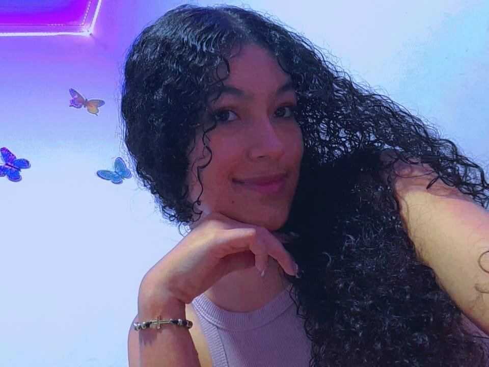 Live sex webcam photo for Eymmy_escobar #289589956