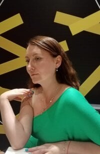 Nikol_Cherry's Offline Chat Room