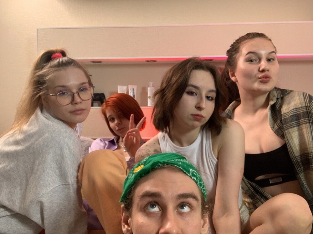 The_bad_touch_ Webcam Show | peep.online