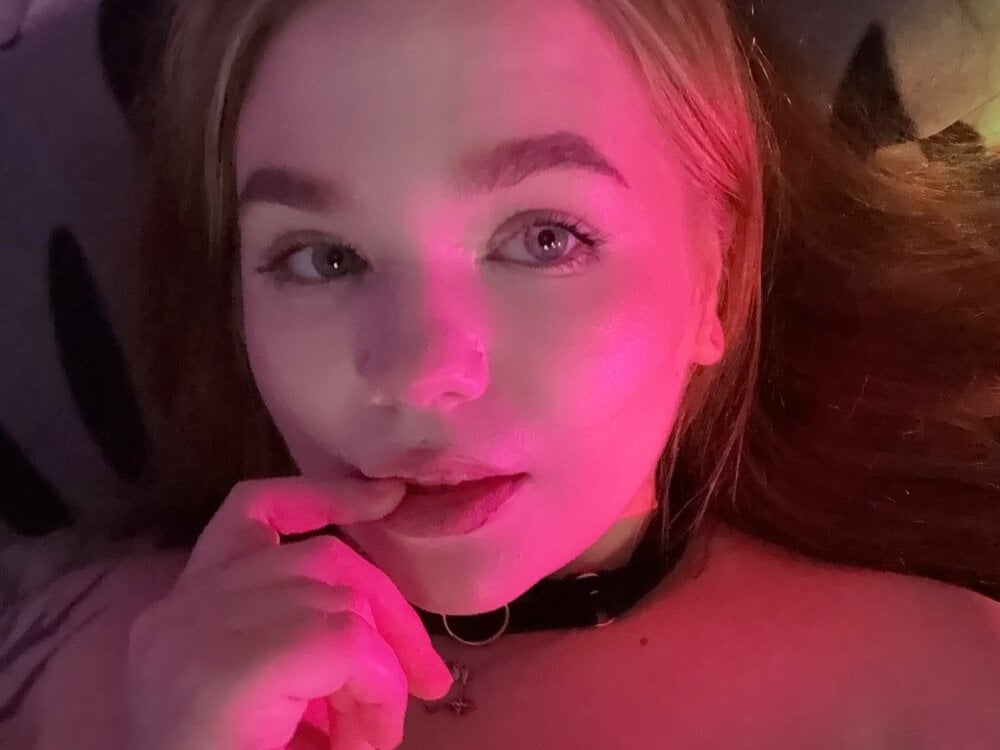 onaircams.com emilyrisse livesex profile in land-of-suffering cams