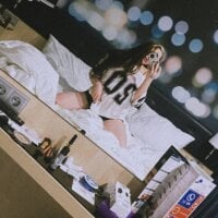 DinaRoberts' Offline Chat Room