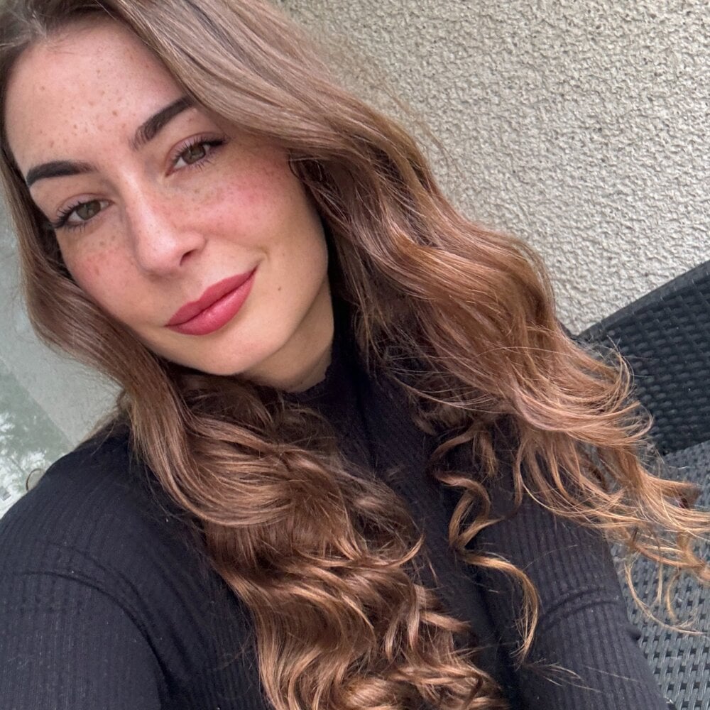 watchgirlcam.com liz1996 livesex profile in in-ur-walls cams