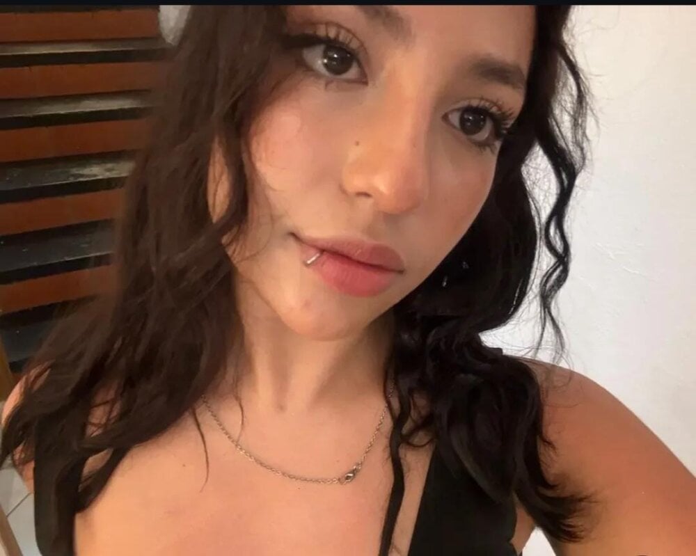 watchgirlcam.com boaahank livesex profile in chamber-of-secrets cams