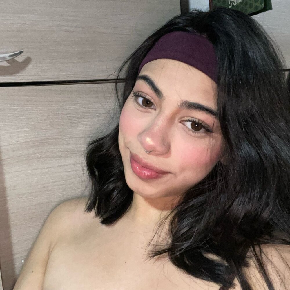 Eylin_Sofiaaa's Offline XXX Chat