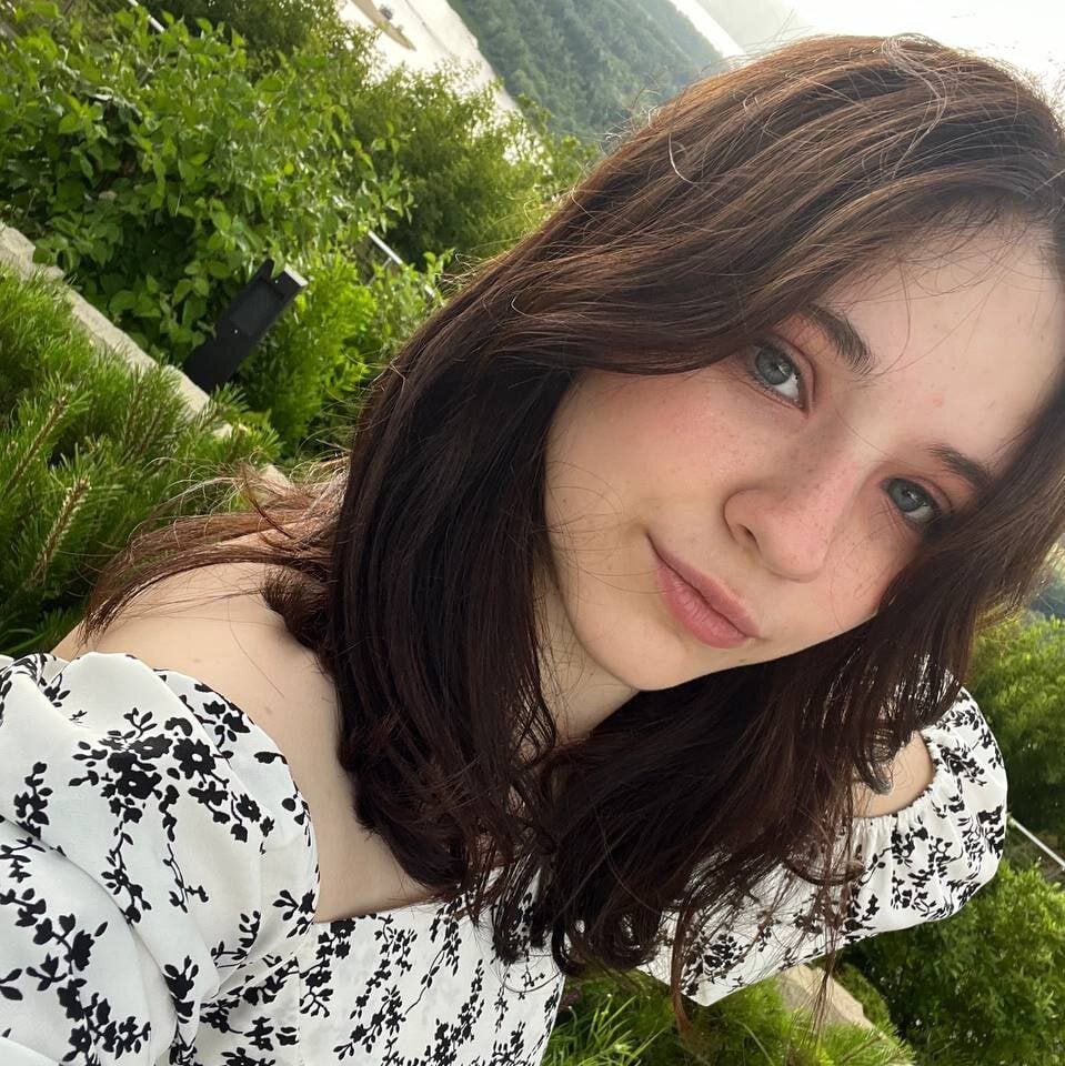 free6cams.com nyraviolet livesex profile in granny cams