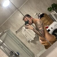 thehornyguy97's webcam live show