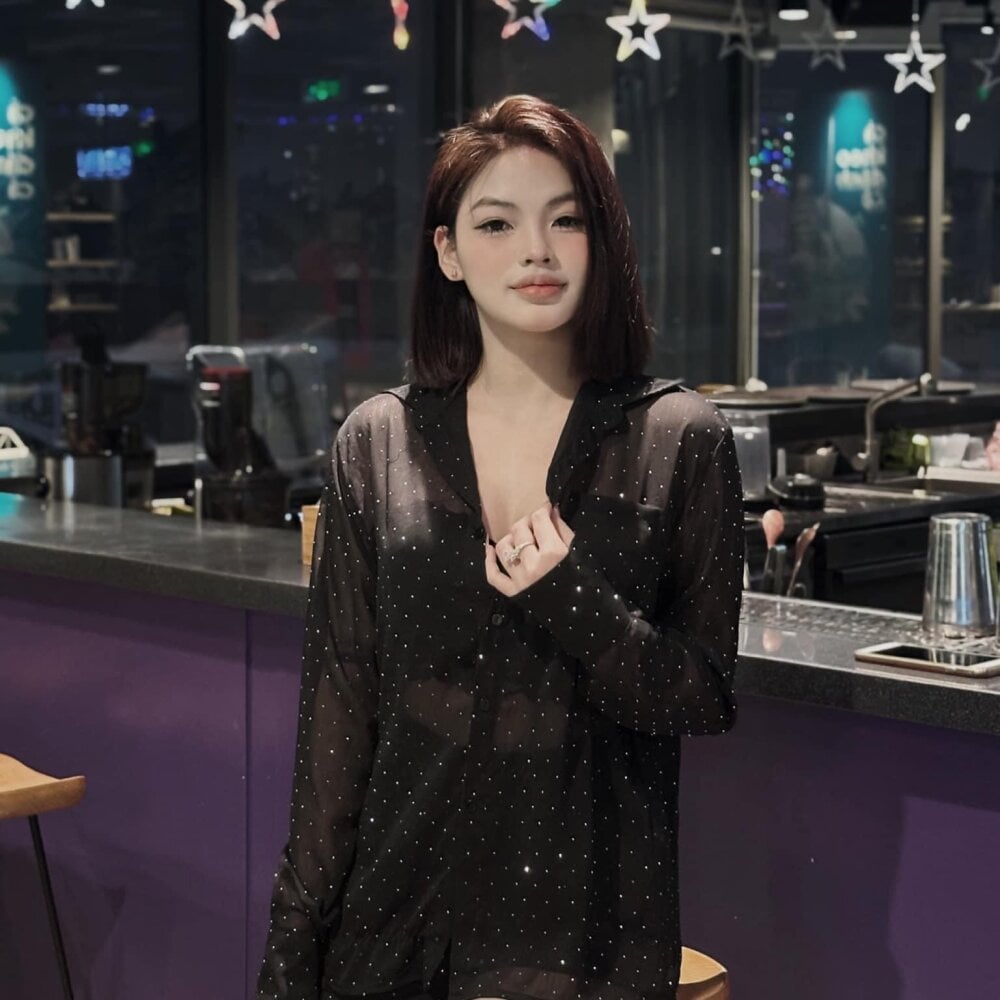 LinhChi_9x live cam model at StripChat