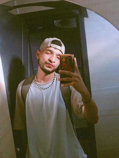 e_azyboy from stripchat
