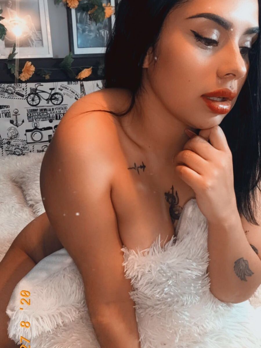 rosalie_lust's Offline XXX Chat