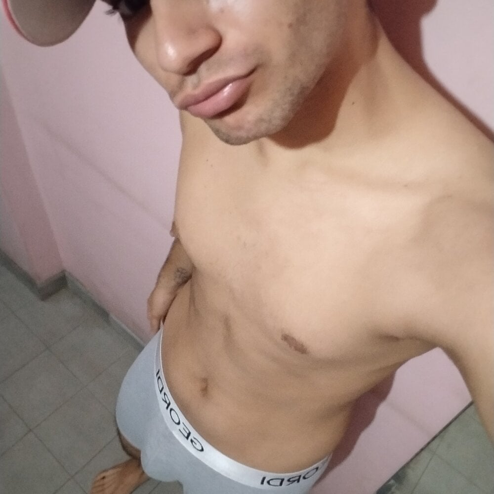young_joshh from stripchat