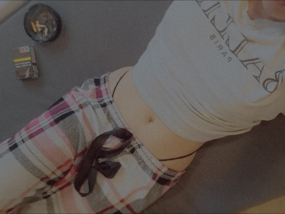 lolapussyxoxo from stripchat