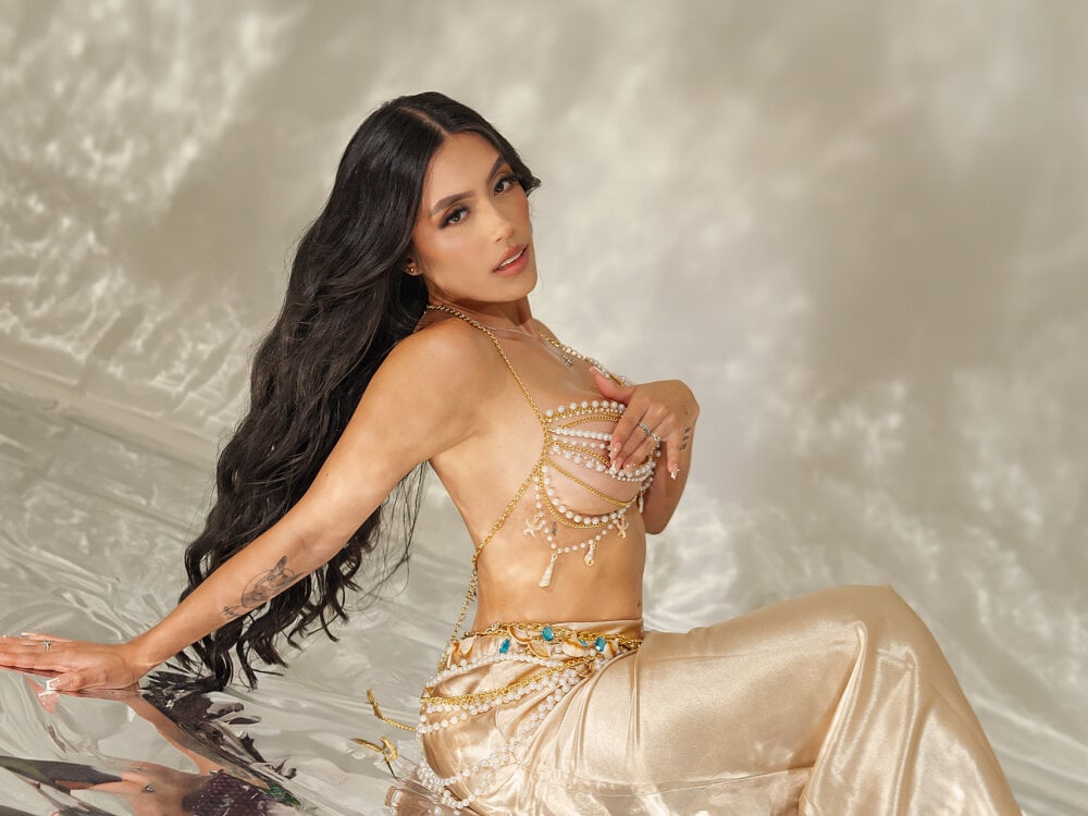 JadeEvansX live cam model at StripChat