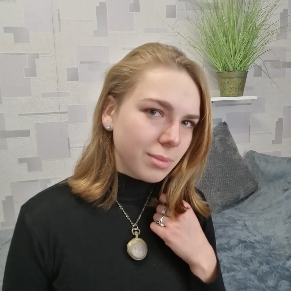 CharlinHotHot's Offline XXX Chat