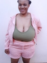 HugeTitisxx's webcam live show
