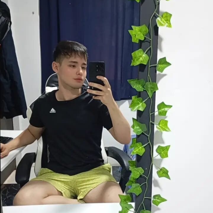aiden_dwayne Chat XXX Ngoại tuyến