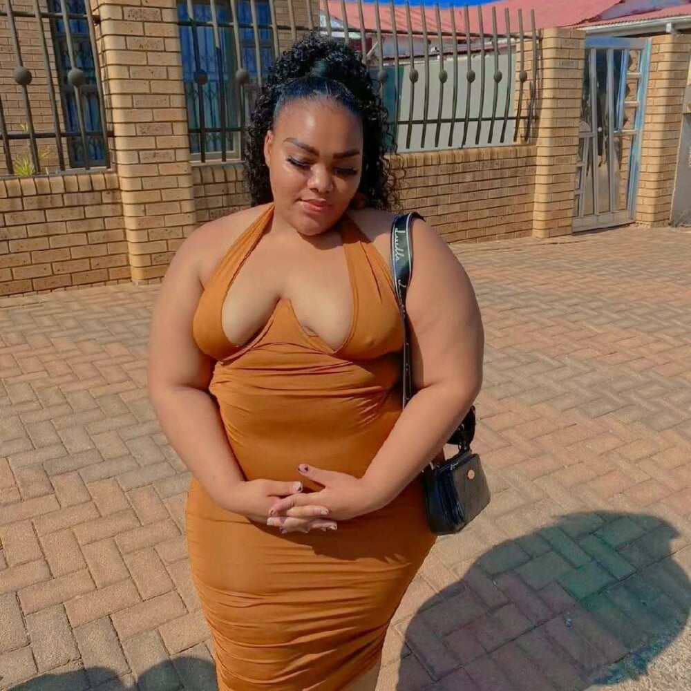 chubbybbw18 live cam model at StripChat