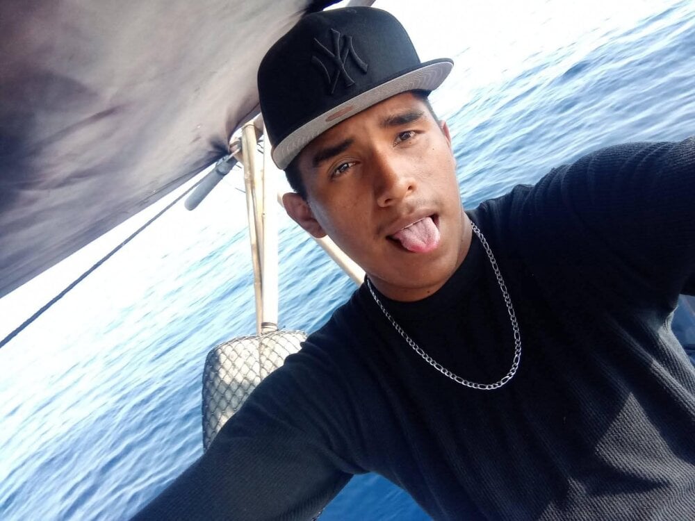 enri246810: офлайн-секс-чат